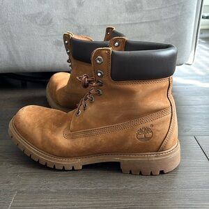 Timberland Classic 6-Inch Premium Boots - Men’s Size [9.5]